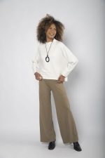 Calça Feminina Em Malha E Bolsos Nas Laterais - Imagem 8