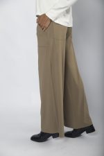 Calça Feminina Em Malha E Bolsos Nas Laterais - Imagem 10