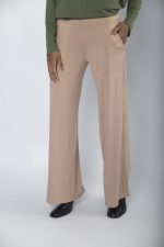 Calça Feminina Em Malha E Bolsos Nas Laterais - Imagem 6