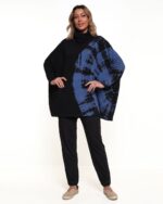 Poncho Em Malha Estampado Gola Rolê E Mangas Curtas - Azul - Imagem 2