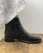 Bota em Couro Feminina Salto Baixo - Imagem 2