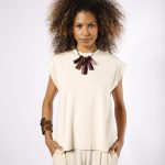 Blusa Feminina Em Malha Com Manga Curta