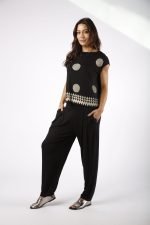 Blusa Com Manga Curta Flórida - Preto - Imagem 4