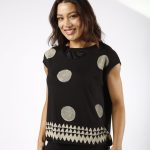 Blusa Com Manga Curta Flórida - Preto