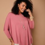 Blusa Feminina Em Malha Gola Canoa