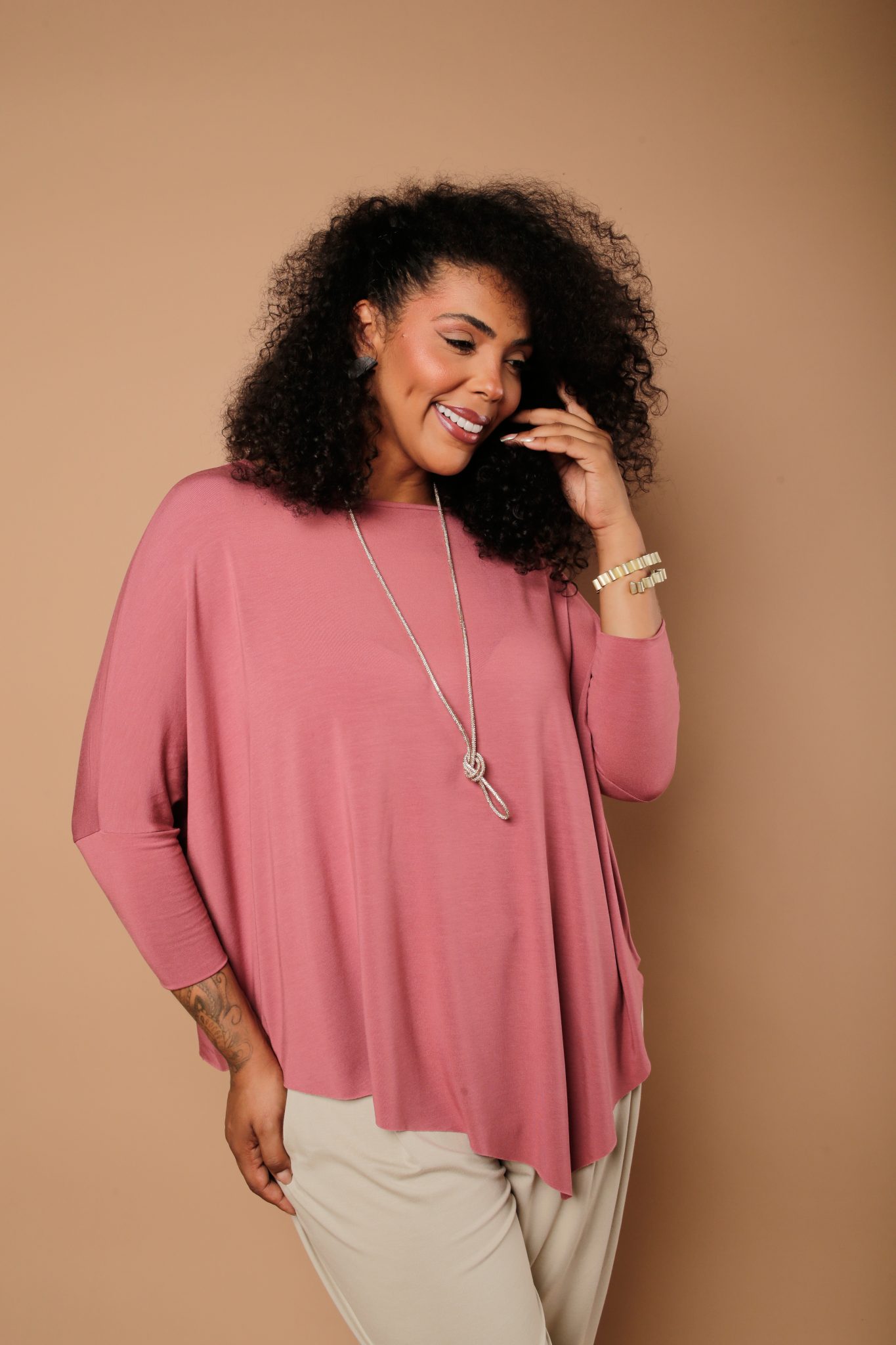 CaptureOne0197 Blusa Feminina Em Malha Gola Canoa - Imagem 1