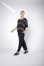 Blusa Feminina em Malha Estampada - Preto - Imagem 2