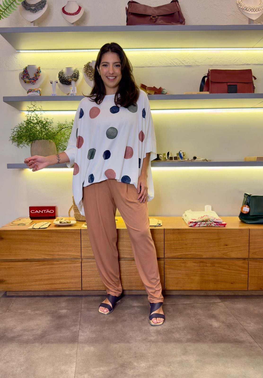 WhatsApp Image 2025-11-19 at 08.43.43 Blusa Feminina Em Malha Com manga Curta - Bolas - Imagem 1